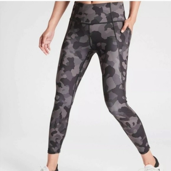 Athleta Lightning Camo 7/8 Tight , Gray Camo size M - Picture 1 of 8